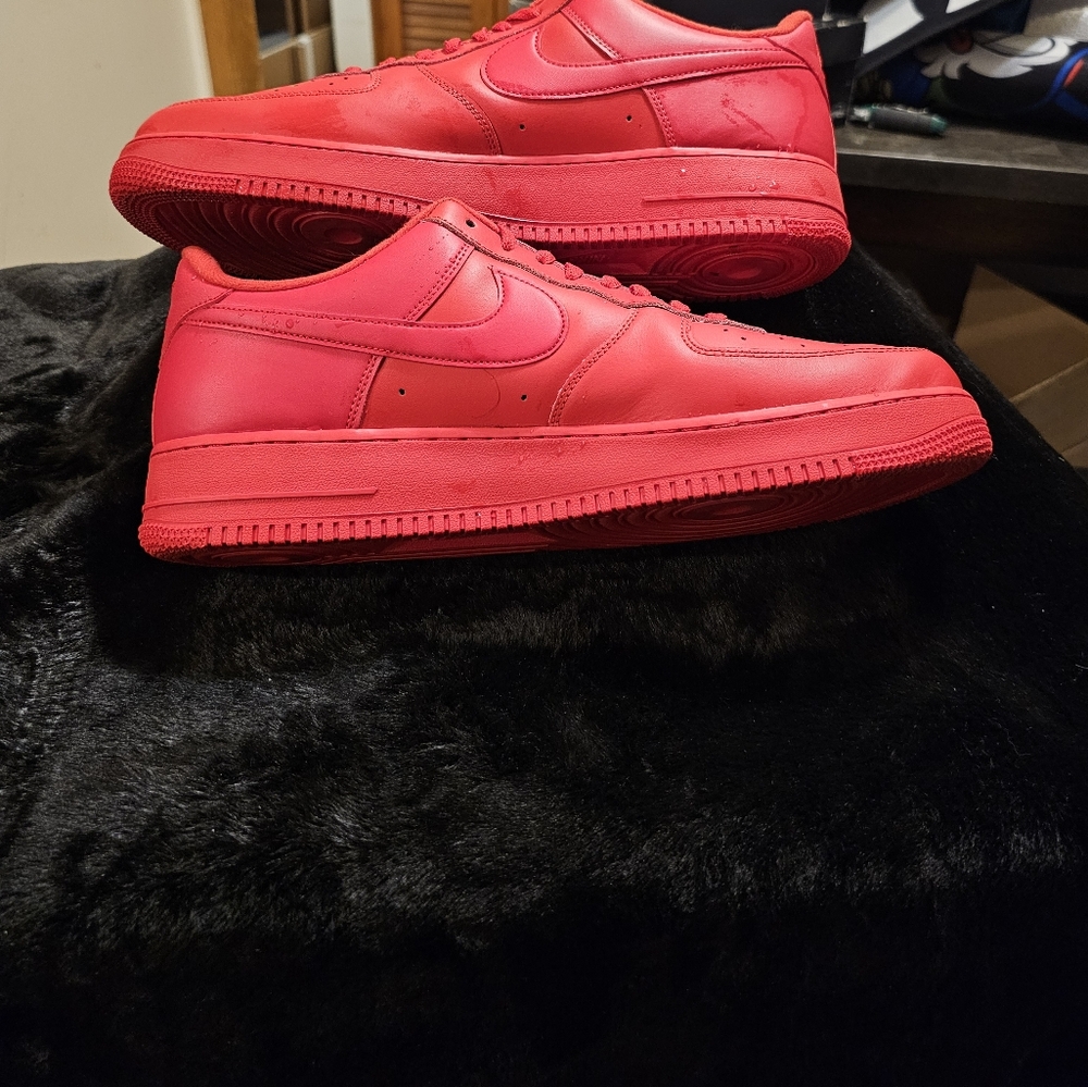 Nike air force 1 triple red